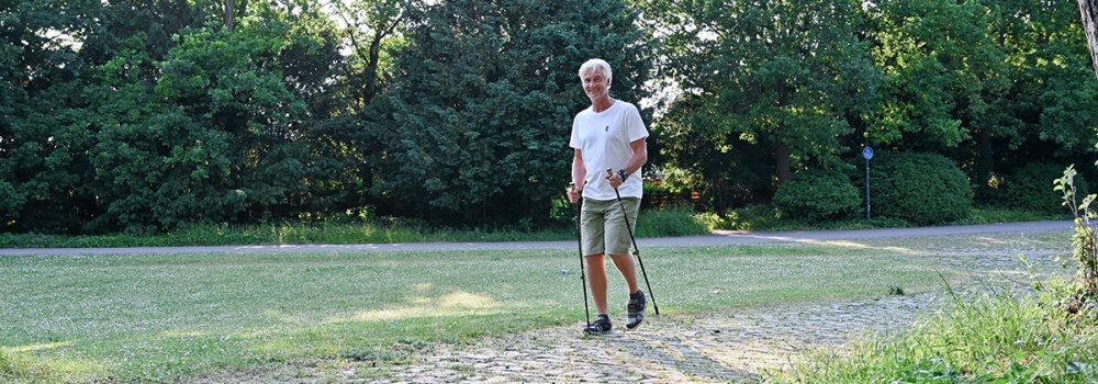 Sportlicher_Mann_Walking_DSC_8225